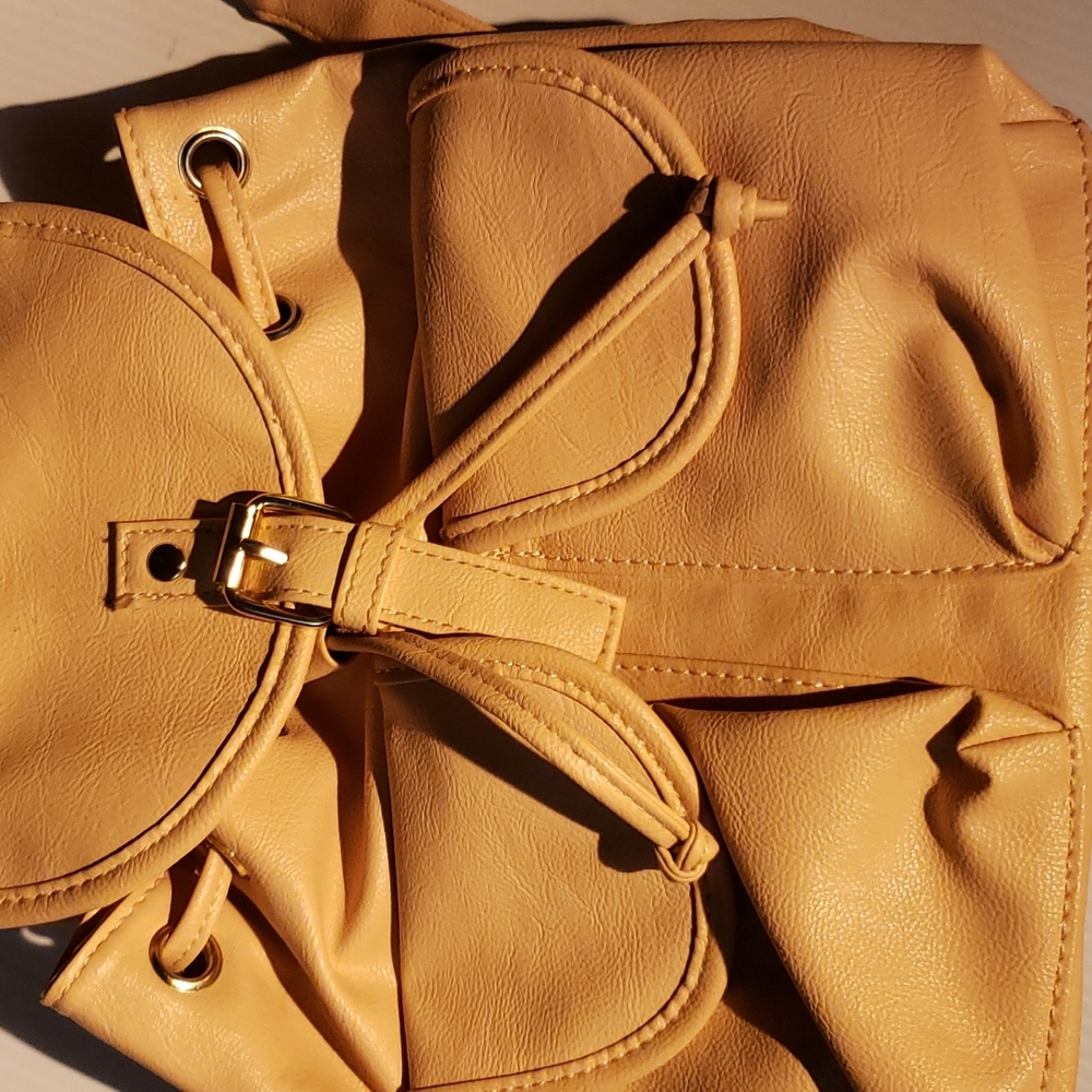 Backpack 🎒 - Picture 2 of 13